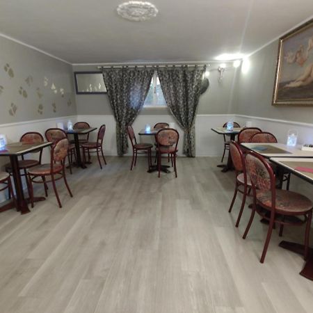 ראבנה Hotel Minerva מראה חיצוני תמונה